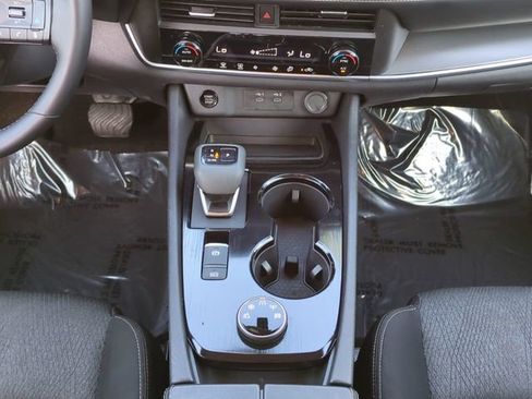 Used 2025 Nissan Rogue SV AWD/4WD image 18
