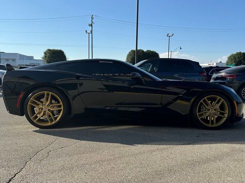 Used 2019 Chevrolet Corvette Stingray Coupe w/ 1LT image 10