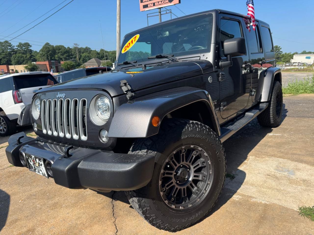 Used 2017 Jeep Wrangler Unlimited Sahara AWD/4WD image 4