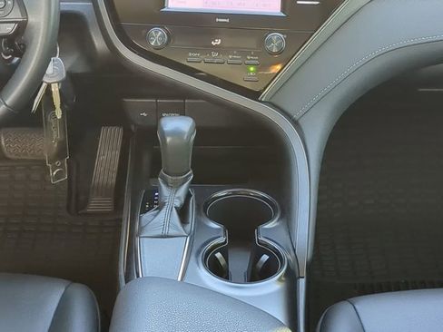 Used 2020 Toyota Camry SE image 18