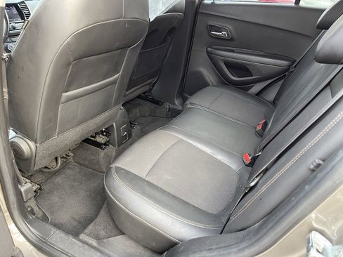 Used 2022 Chevrolet Trax LT w/ Sport Edition image 10