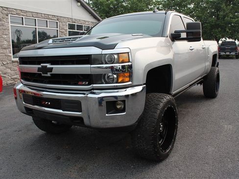 Used 2018 Chevrolet Silverado 2500 LT w/ LT Fleet Convenience Package AWD/4WD image 2