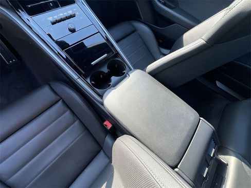 Used 2025 Porsche Panamera 4 image 30