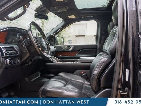 Used 2021 Lincoln Navigator L Reserve RWD image 3