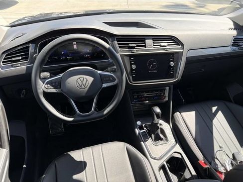 Used 2023 Volkswagen Tiguan SE FWD image 8