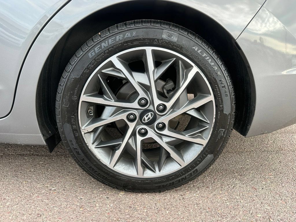 Used 2020 Hyundai Elantra Limited w/ Cargo Package (C1) FWD image 37