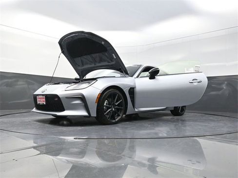 New 2025 Toyota GR86 Premium image 33