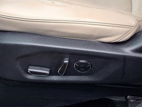 Used 2016 Ford Explorer Platinum image 4