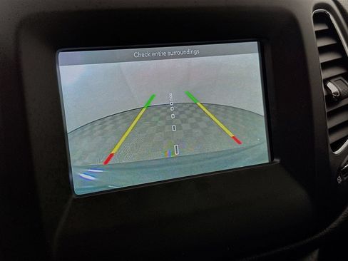 Used 2018 Jeep Compass Latitude w/ Popular Equipment Group AWD/4WD image 18