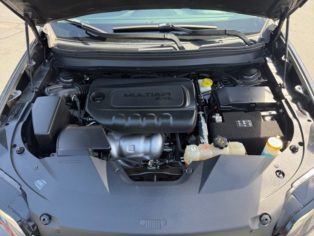 Used 2019 Jeep Cherokee Latitude Plus AWD/4WD image 18