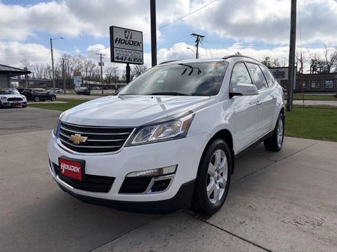 Used 2017 Chevrolet Traverse LT w/ Style and Technology Package AWD/4WD image 3