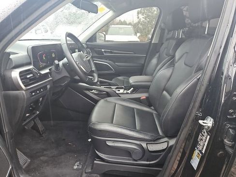 Used 2025 Kia Telluride LX image 5