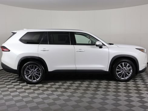 Used 2025 Toyota Grand Highlander Platinum image 5
