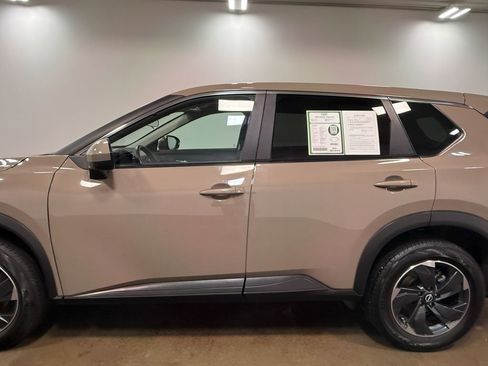 Used 2025 Nissan Rogue SV AWD/4WD image 37