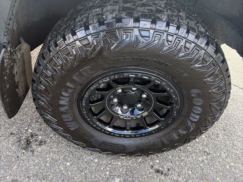 Used 2024 GMC Canyon AT4X w/ AT4X AEV Edition image 15