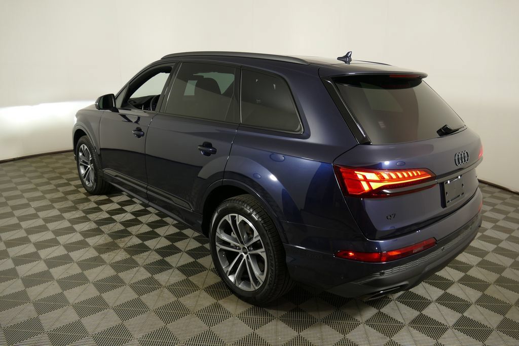 Used 2025 Audi Q7 2.0T Premium w/ Convenience Plus Package AWD/4WD image 5