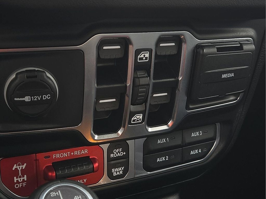 Used 2025 Jeep Gladiator Rubicon AWD/4WD image 32
