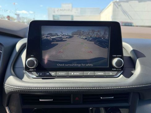 Used 2023 Nissan Rogue SV image 36