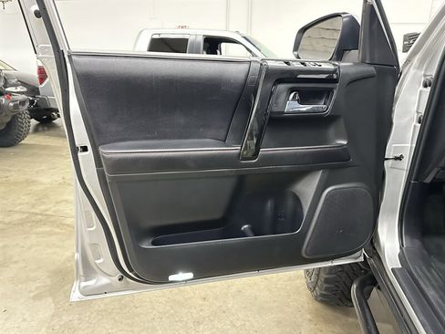 Used 2017 Toyota 4Runner TRD Off-Road image 25