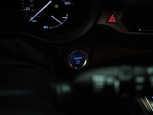 Used 2023 Toyota Sienna XLE FWD image 19