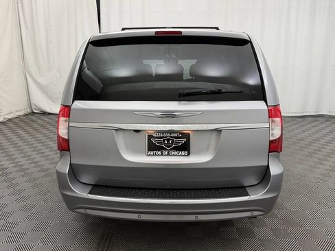 Used 2013 Chrysler Town & Country Touring-L w/ Driver Convenience Group FWD image 6