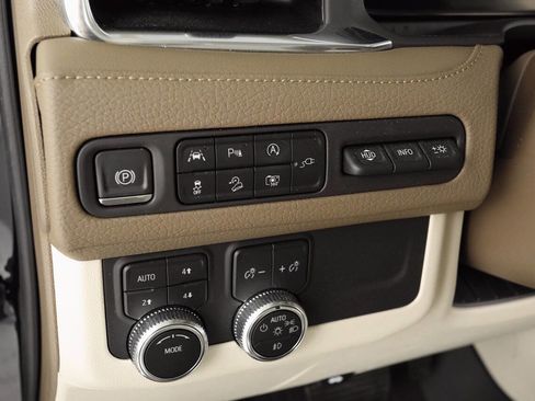 Used 2022 GMC Yukon XL Denali image 24