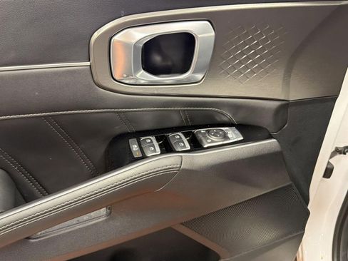 Used 2023 Kia Sorento SX image 19
