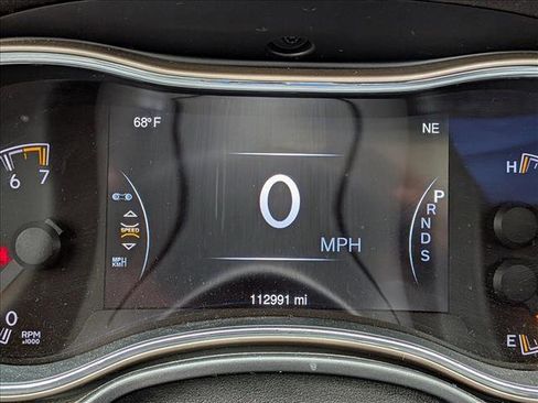 Used 2014 Jeep Grand Cherokee Limited w/ Luxury Group II RWD image 9