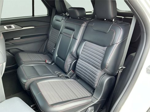 Certified 2025 Ford Explorer ST-Line w/ ST-Line Street Pack image 29