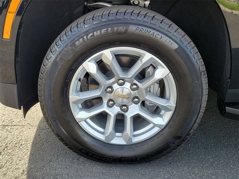 Used 2026 Chevrolet Suburban LT w/ Comfort Package image 27