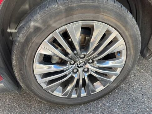 Used 2021 Toyota Venza Limited w/ Advanced Technology Package AWD/4WD image 10
