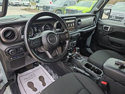 Used 2023 Jeep Wrangler Unlimited w/ Sun & Screen Package image 22