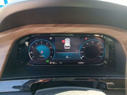 Used 2024 Volkswagen Atlas SE image 2