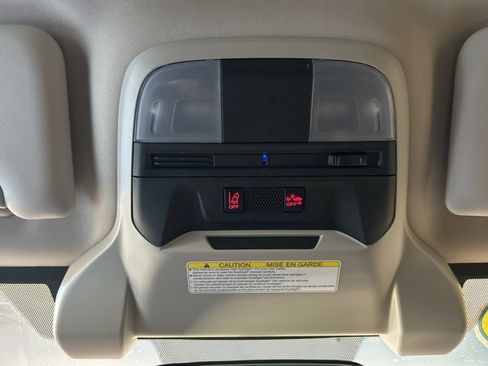 Used 2023 Subaru Crosstrek 2.0i image 17