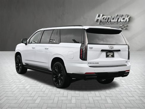Used 2026 Cadillac Escalade ESV Platinum Sport w/ LPO, ONYX Package AWD/4WD image 8