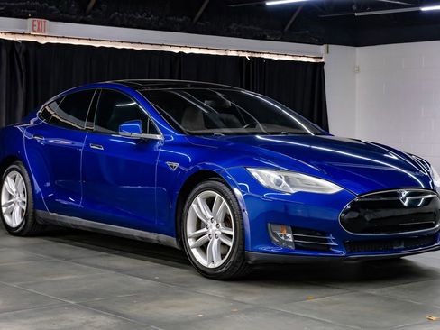 Used 2016 Tesla Model S 70 image 9