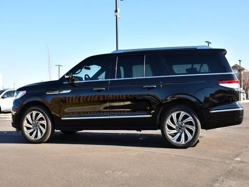 Used 2023 Lincoln Navigator L Reserve image 5