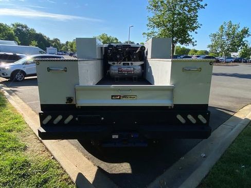 Used 2025 Ford F450 Lariat AWD/4WD image 32