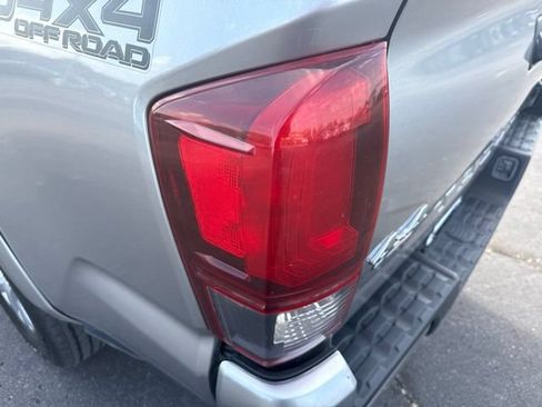 Used 2019 Toyota Tacoma TRD Sport AWD/4WD image 10