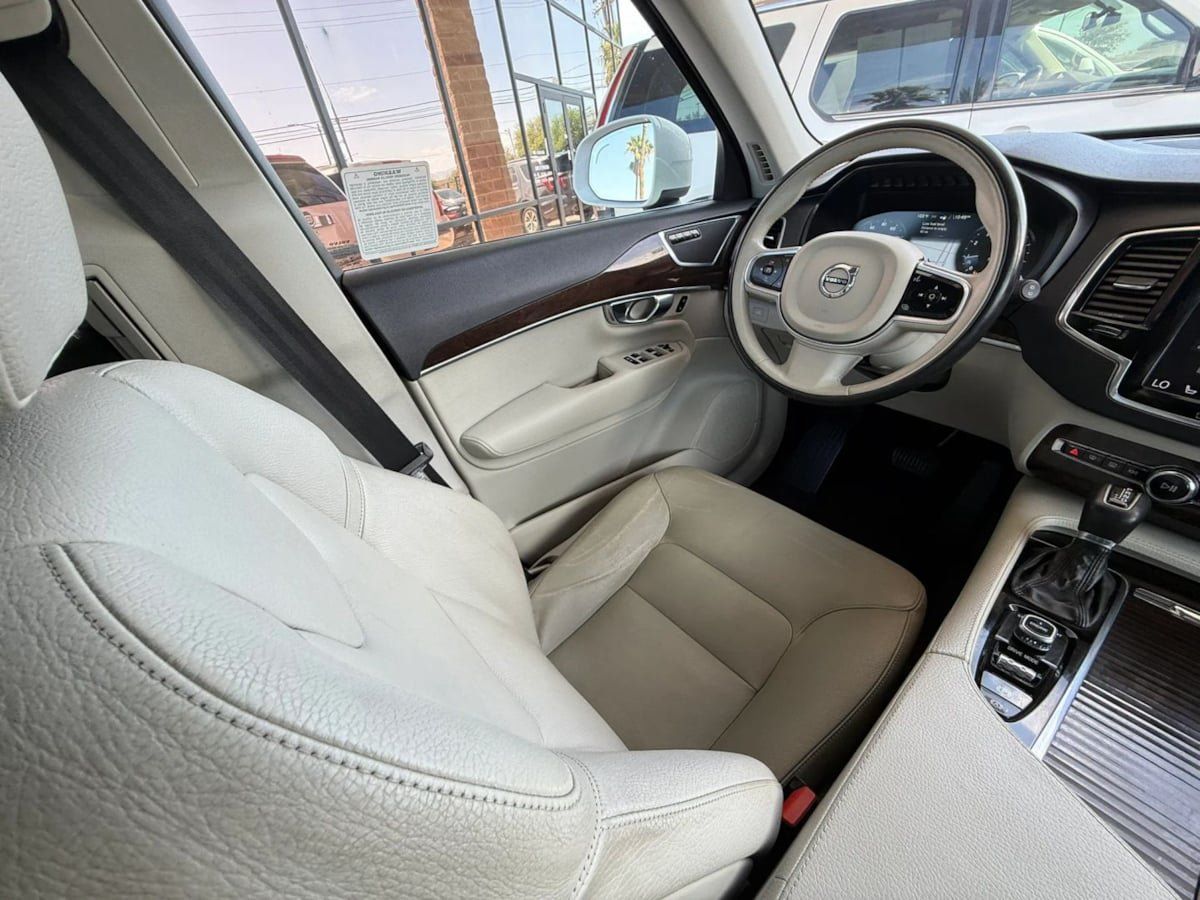 Used 2016 Volvo XC90 T6 Momentum w/ Momentum Plus Package AWD/4WD image 47