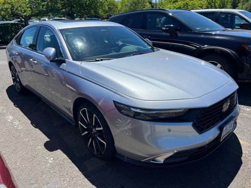Used 2023 Honda Accord Touring image 3