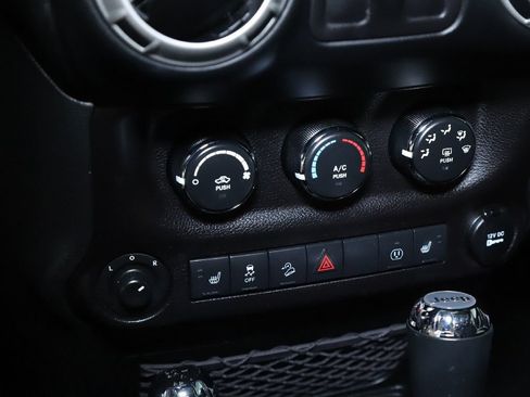 Used 2017 Jeep Wrangler Rubicon w/ Connectivity Group AWD/4WD image 21