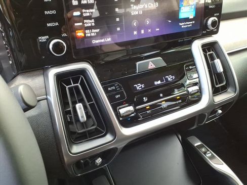Used 2023 Kia Sorento S image 17