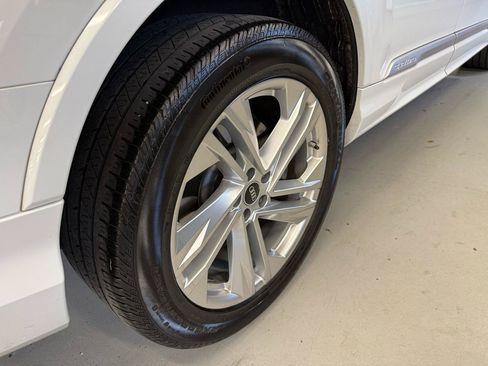 Used 2022 Audi Q7 3.0T Premium Plus w/ Premium Plus Package AWD/4WD image 9
