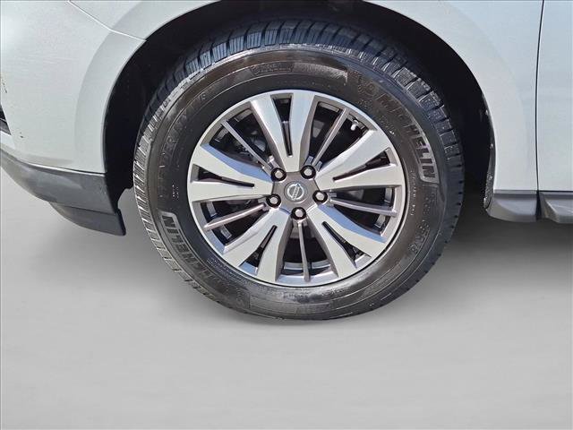 Used 2018 Nissan Pathfinder SV w/ SV Tech Package FWD image 24