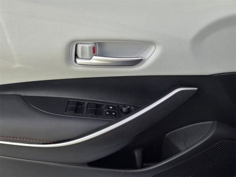 Used 2025 Toyota Corolla SE image 25