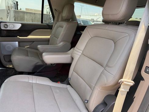 Used 2022 Lincoln Navigator Reserve AWD/4WD image 18