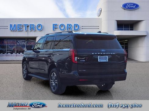 Certified 2025 Ford Expedition Active AWD/4WD image 5