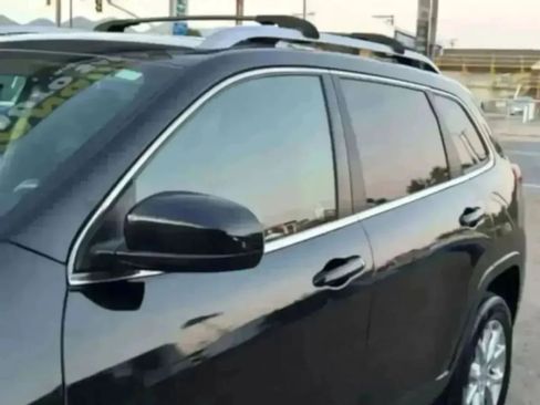 Used 2016 Jeep Cherokee Latitude FWD image 8