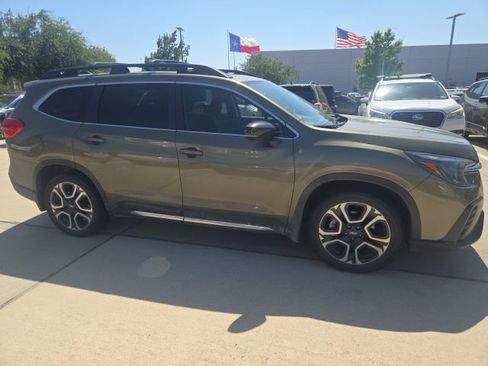 Used 2025 Subaru Ascent Limited AWD/4WD image 2